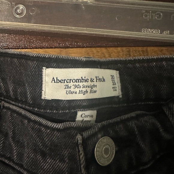 Abercrombie & Fitch Curve Love 90s Straight Ultra High Rise - Picture 3 of 3